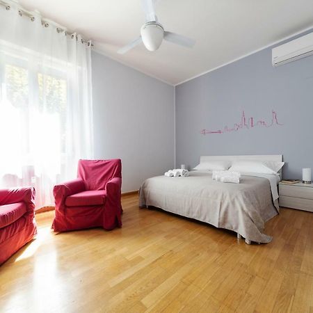 Sant'Orsola Colorful Huge Apartment Bologna Exterior photo