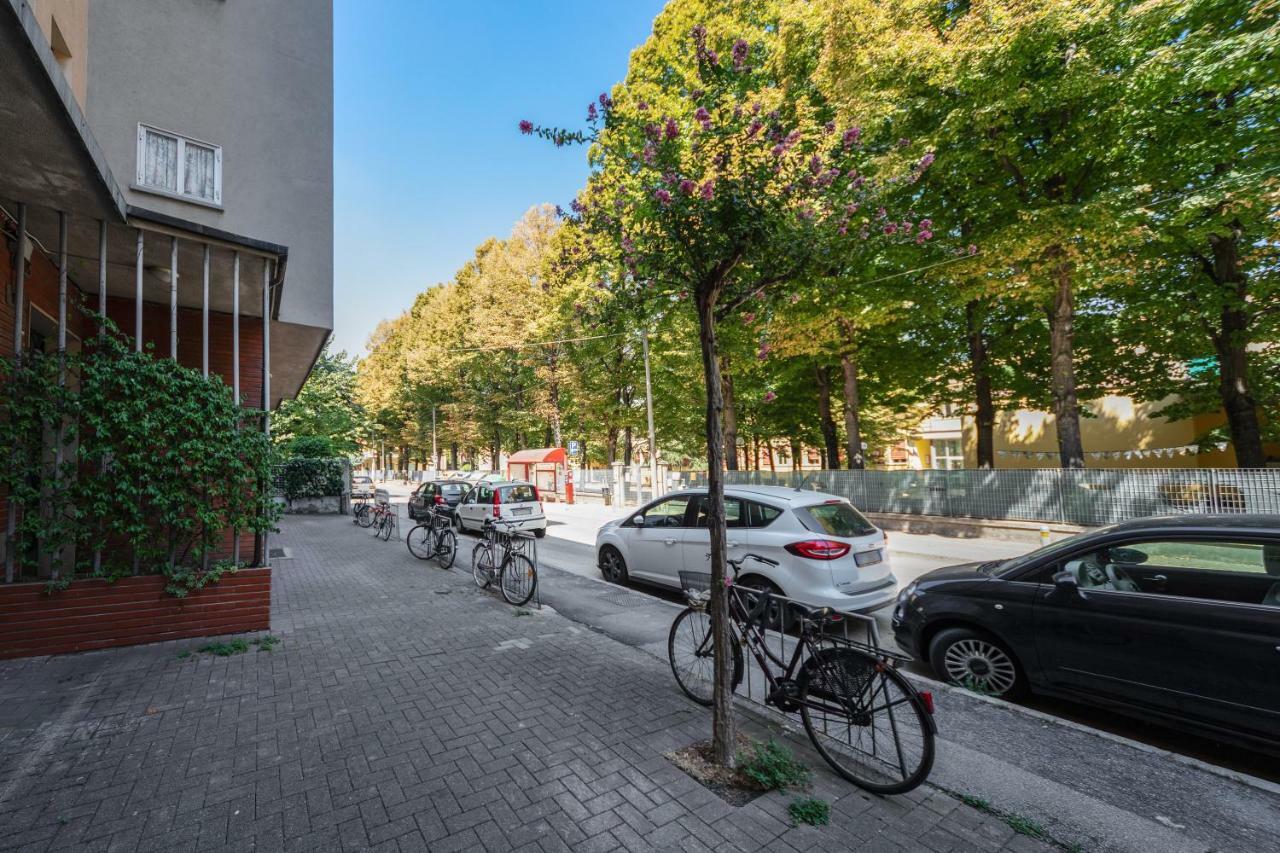 Sant'Orsola Colorful Huge Apartment Bologna Exterior photo
